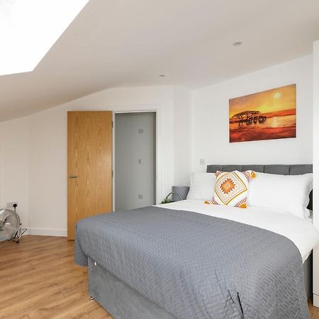 Skyvillion - 4 Bed Luxury Apartment With Balcony & Parking Enfield Eksteriør billede
