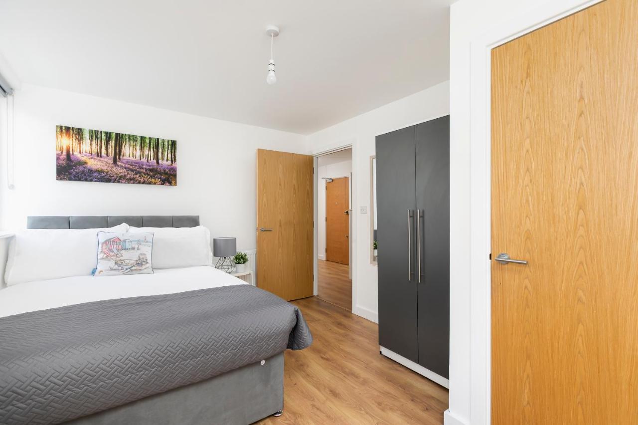Skyvillion - 4 Bed Luxury Apartment With Balcony & Parking Enfield Eksteriør billede