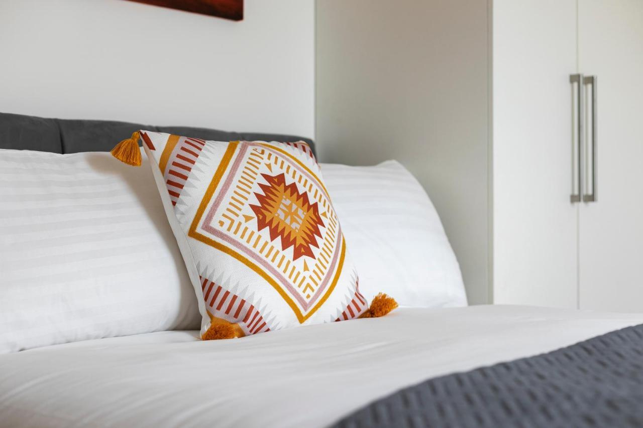 Skyvillion - 4 Bed Luxury Apartment With Balcony & Parking Enfield Eksteriør billede