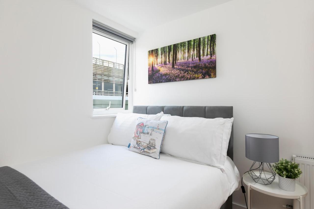 Skyvillion - 4 Bed Luxury Apartment With Balcony & Parking Enfield Eksteriør billede
