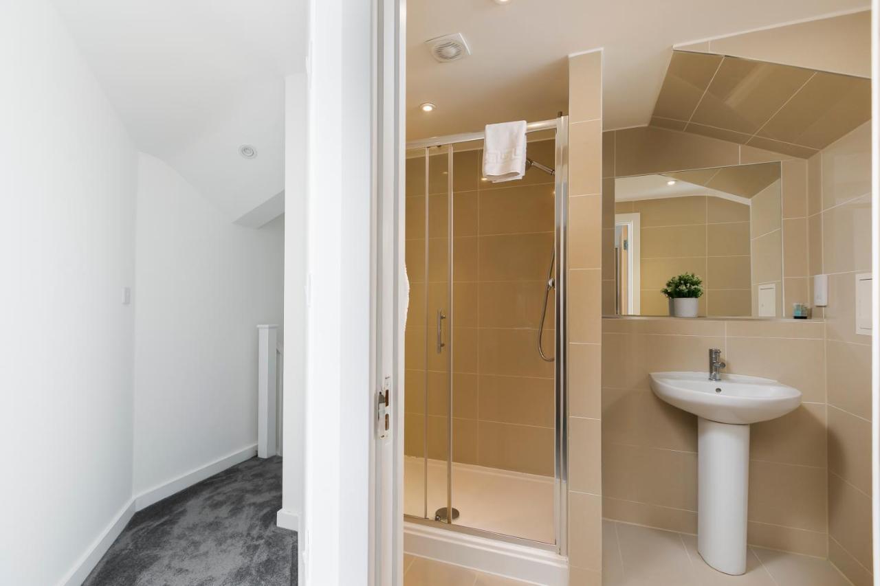 Skyvillion - 4 Bed Luxury Apartment With Balcony & Parking Enfield Eksteriør billede