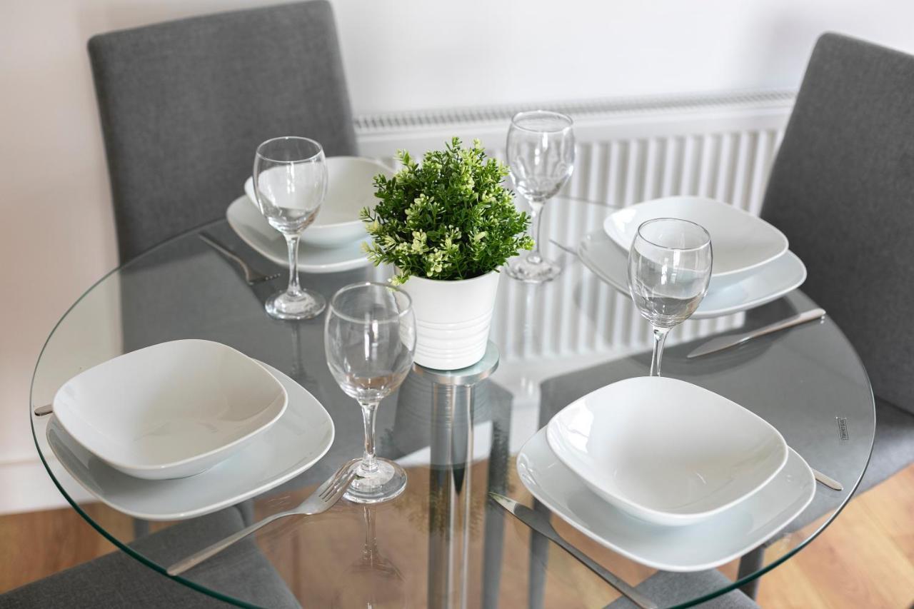 Skyvillion - 4 Bed Luxury Apartment With Balcony & Parking Enfield Eksteriør billede