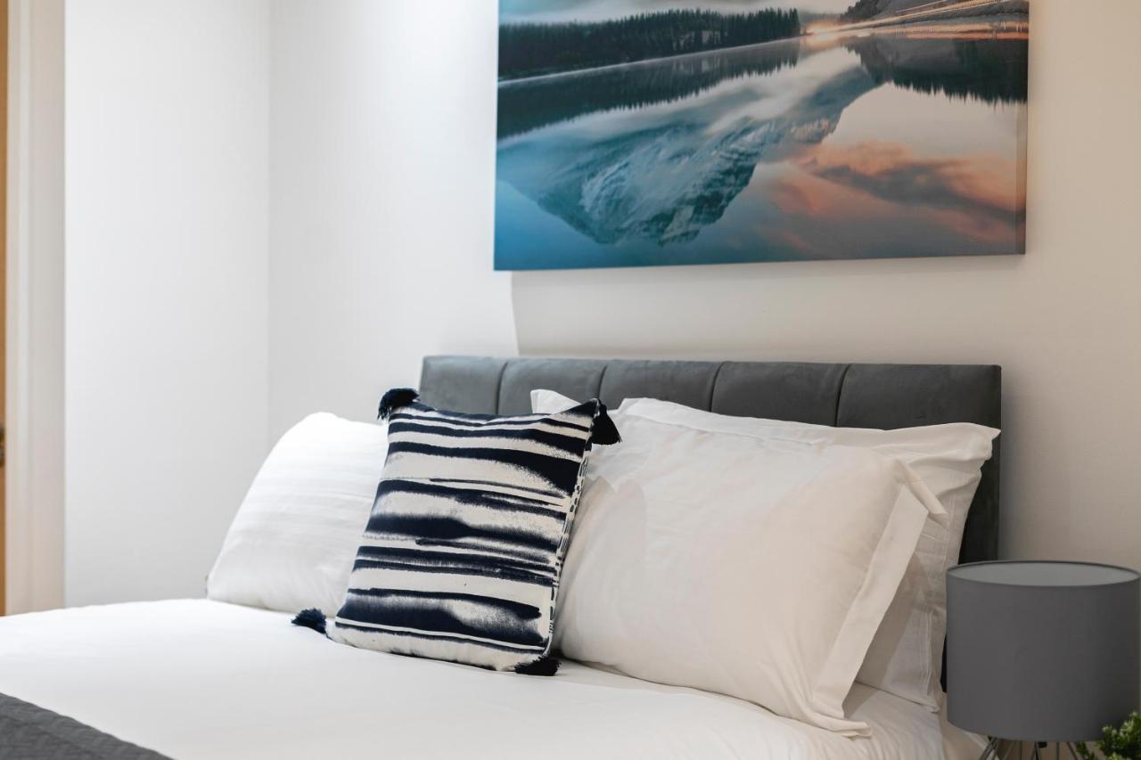 Skyvillion - 4 Bed Luxury Apartment With Balcony & Parking Enfield Eksteriør billede