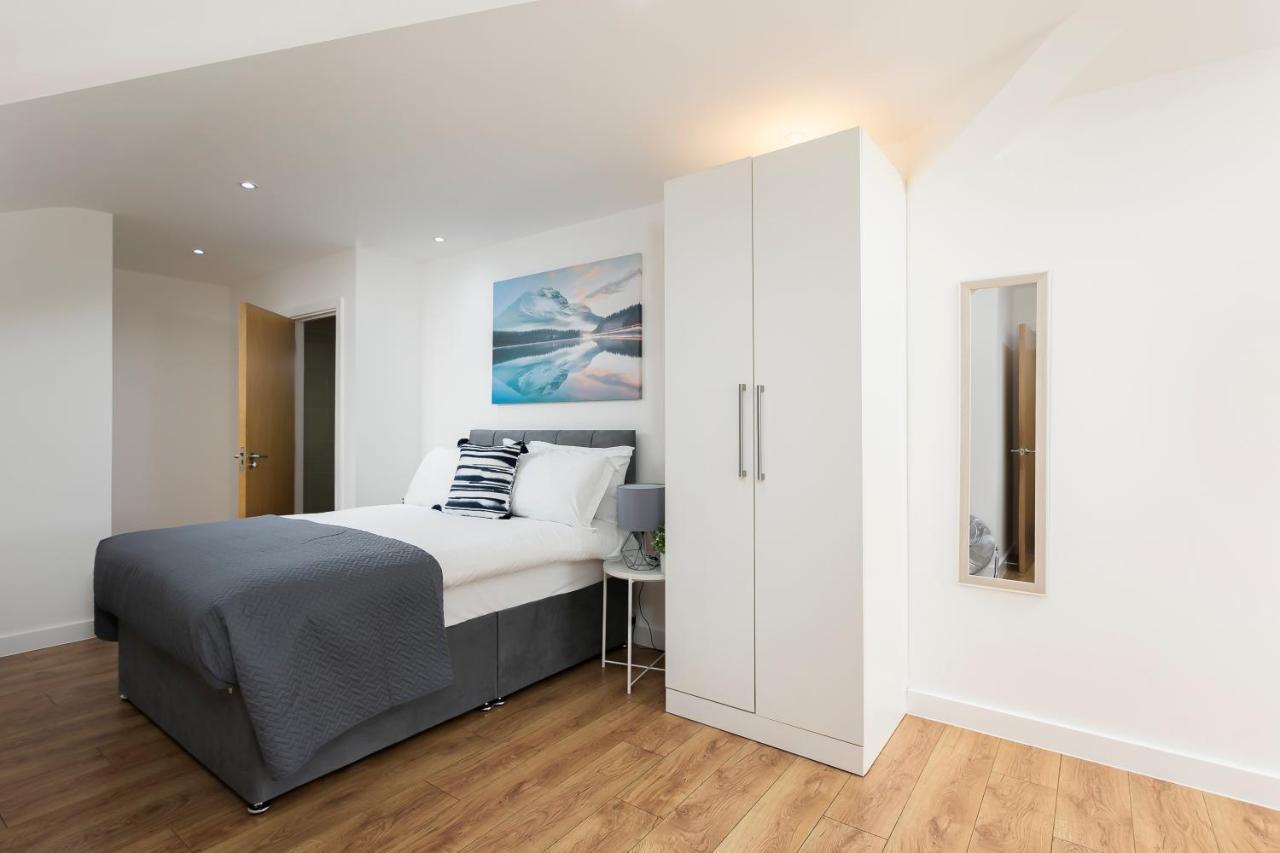 Skyvillion - 4 Bed Luxury Apartment With Balcony & Parking Enfield Eksteriør billede