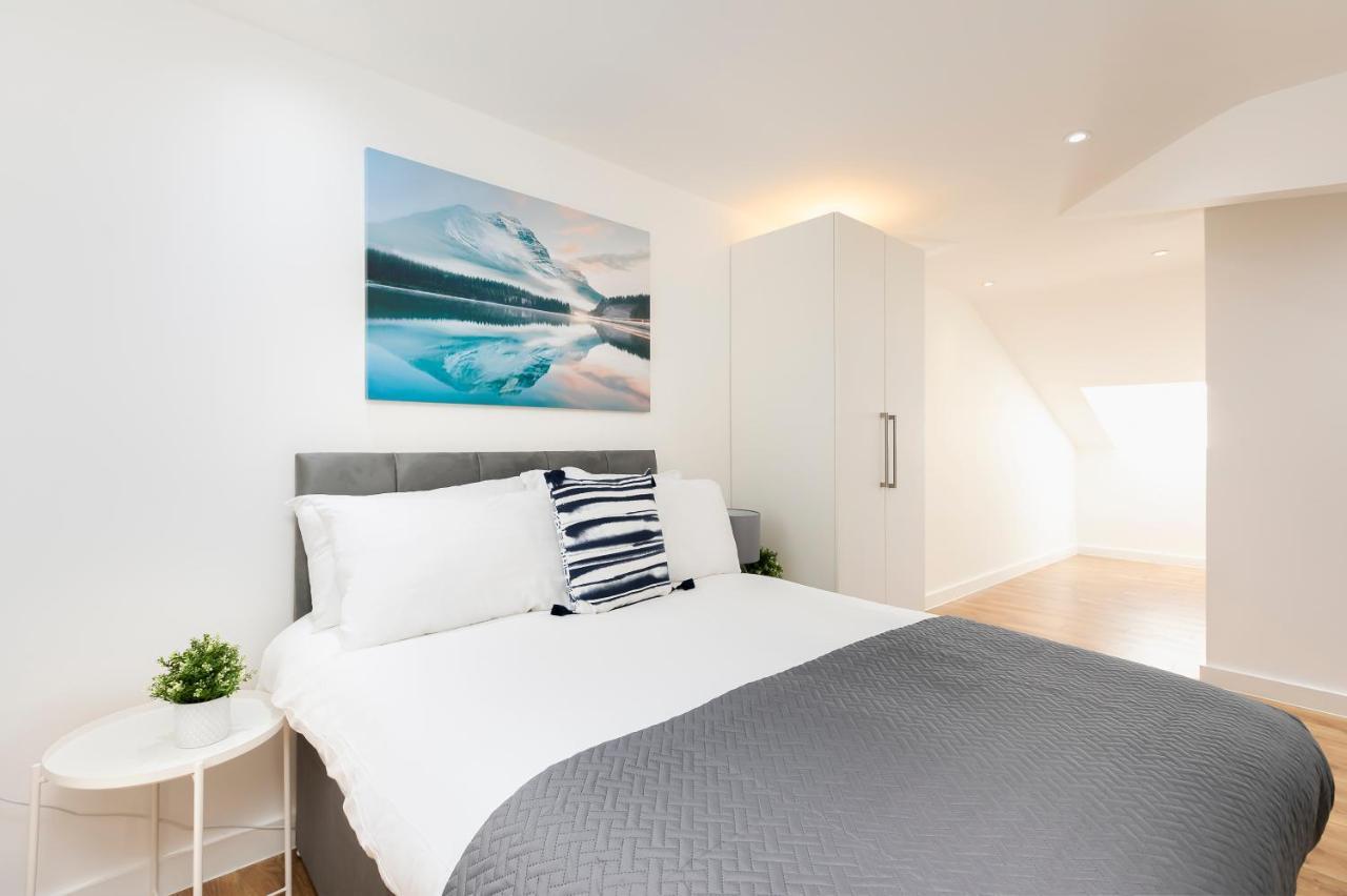 Skyvillion - 4 Bed Luxury Apartment With Balcony & Parking Enfield Eksteriør billede