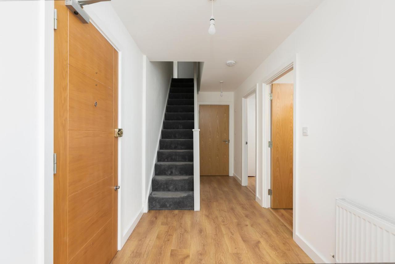 Skyvillion - 4 Bed Luxury Apartment With Balcony & Parking Enfield Eksteriør billede
