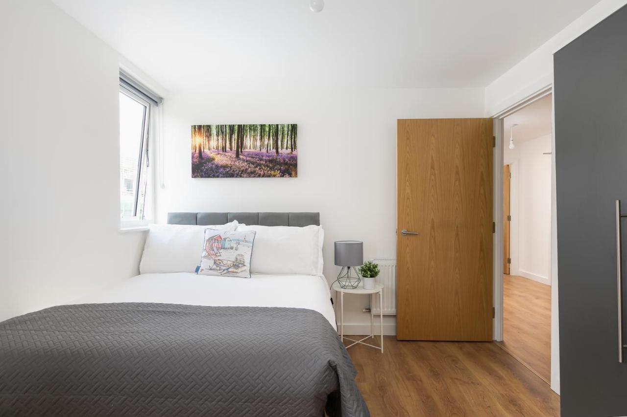 Skyvillion - 4 Bed Luxury Apartment With Balcony & Parking Enfield Eksteriør billede