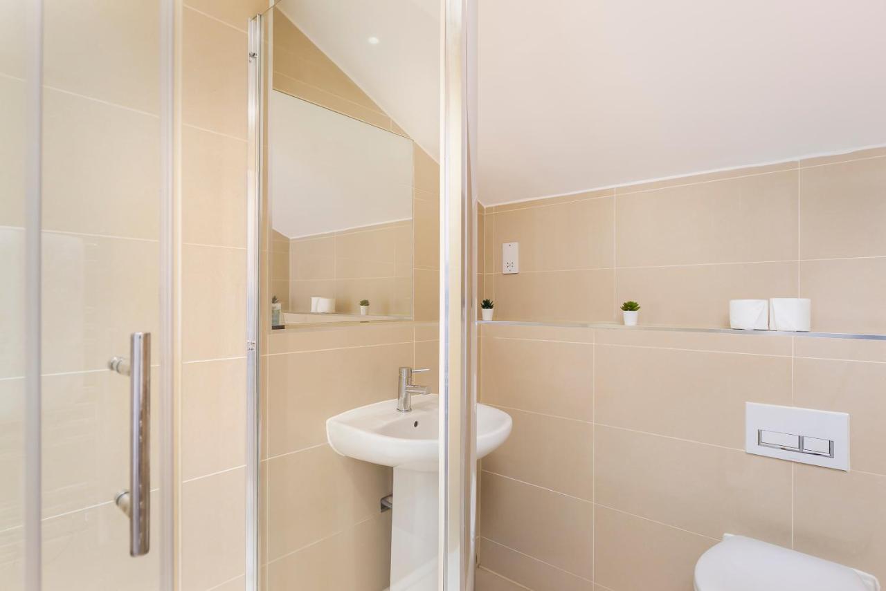 Skyvillion - 4 Bed Luxury Apartment With Balcony & Parking Enfield Eksteriør billede