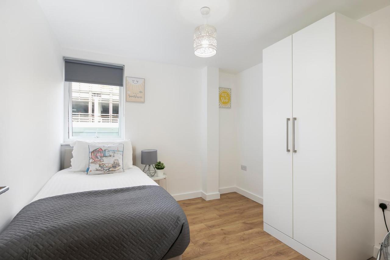 Skyvillion - 4 Bed Luxury Apartment With Balcony & Parking Enfield Eksteriør billede