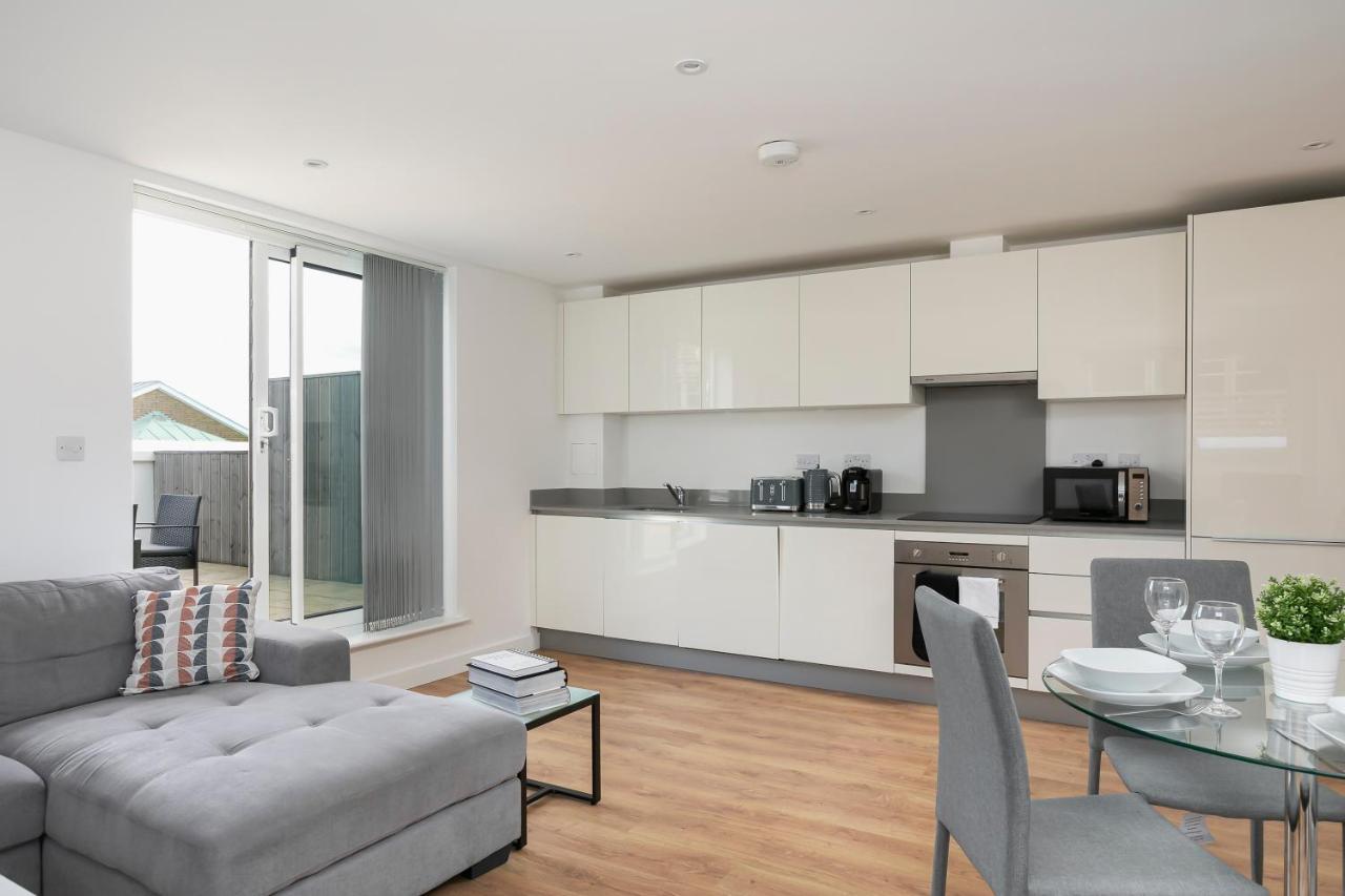 Skyvillion - 4 Bed Luxury Apartment With Balcony & Parking Enfield Eksteriør billede