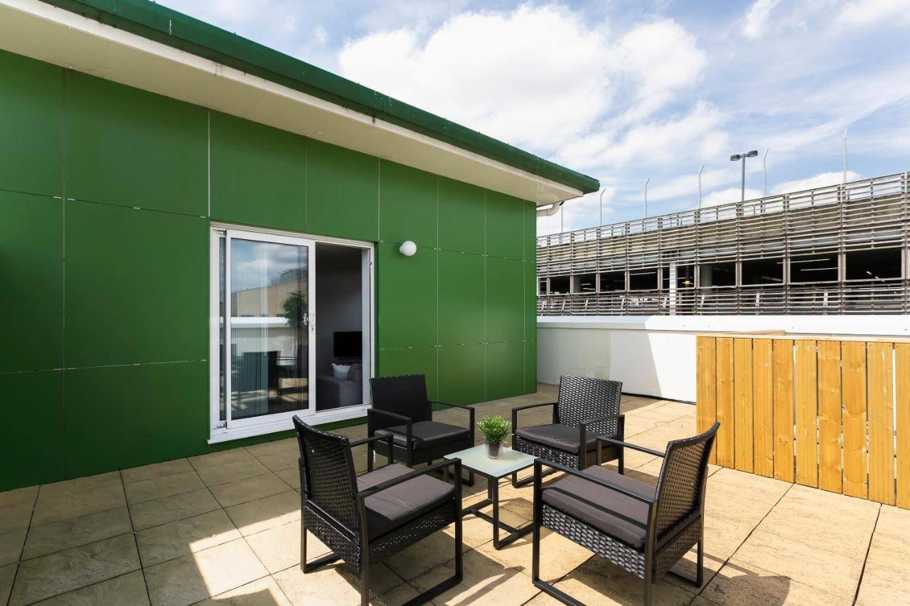 Skyvillion - 4 Bed Luxury Apartment With Balcony & Parking Enfield Eksteriør billede