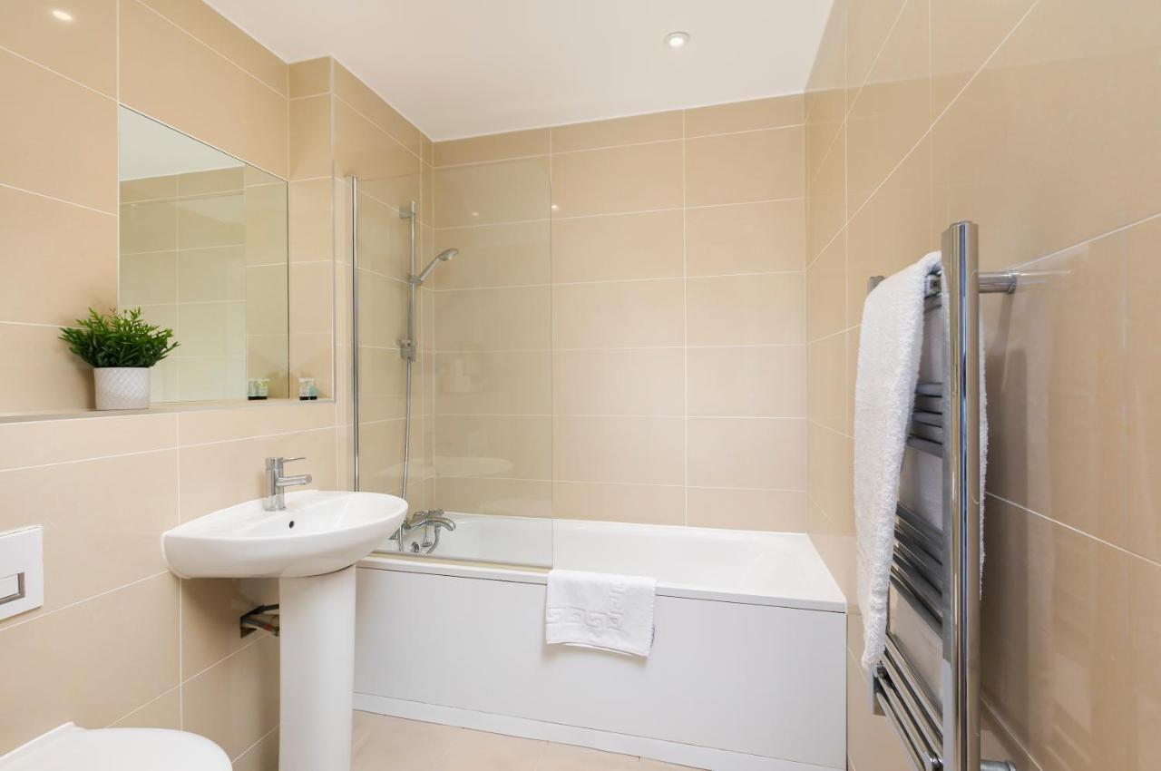 Skyvillion - 4 Bed Luxury Apartment With Balcony & Parking Enfield Eksteriør billede