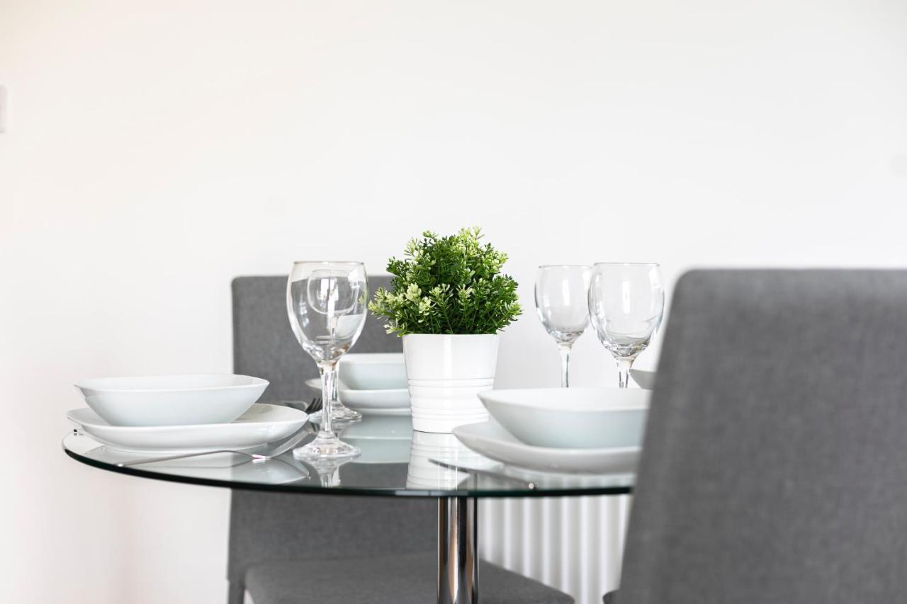 Skyvillion - 4 Bed Luxury Apartment With Balcony & Parking Enfield Eksteriør billede