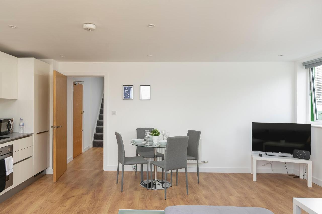 Skyvillion - 4 Bed Luxury Apartment With Balcony & Parking Enfield Eksteriør billede