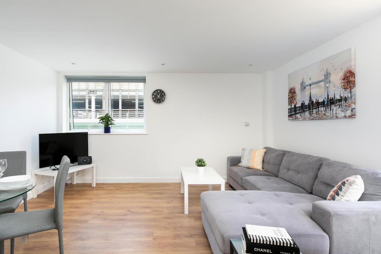 Skyvillion - 4 Bed Luxury Apartment With Balcony & Parking Enfield Eksteriør billede