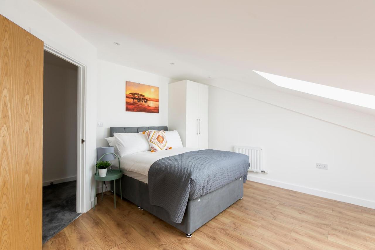 Skyvillion - 4 Bed Luxury Apartment With Balcony & Parking Enfield Eksteriør billede