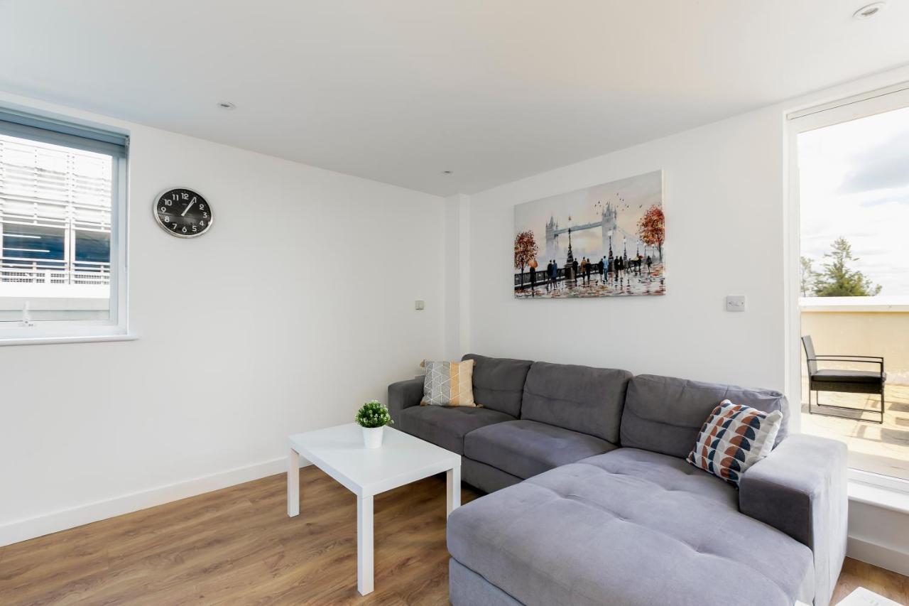 Skyvillion - 4 Bed Luxury Apartment With Balcony & Parking Enfield Eksteriør billede