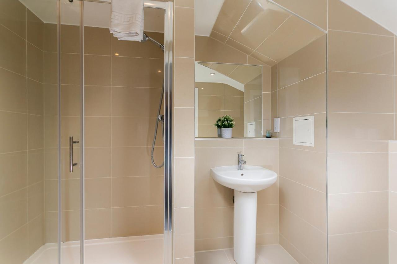 Skyvillion - 4 Bed Luxury Apartment With Balcony & Parking Enfield Eksteriør billede